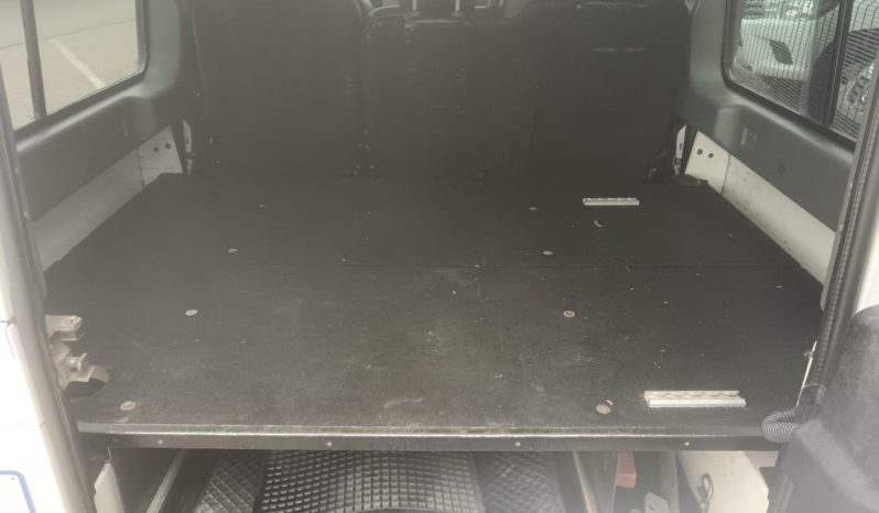 2009 Land Rover Defender 110 TD Station Wagon full