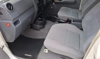 2015 Toyota Land Cruiser 79 4.5D-4D LX V8 full