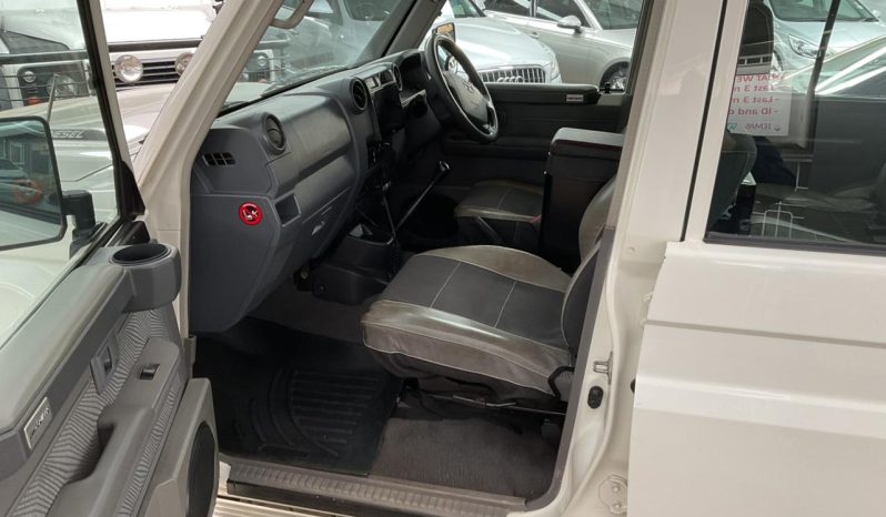 2013 Toyota Land Cruiser 79 4.5D-4D LX V8 Double Cab full