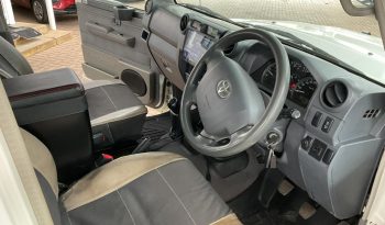 2013 Toyota Land Cruiser 79 4.5D-4D LX V8 Double Cab full