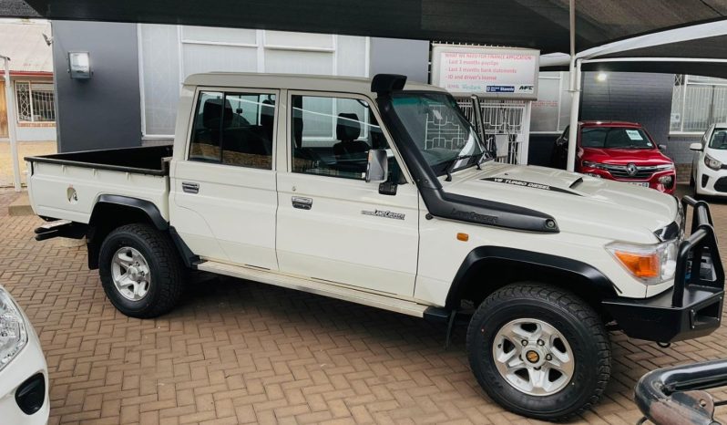 2013 Toyota Land Cruiser 79 4.5D-4D LX V8 Double Cab full