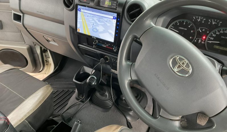 2013 Toyota Land Cruiser 79 4.5D-4D LX V8 Double Cab full