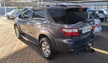 2011 Toyota Fortuner 3.0D-4D Auto full