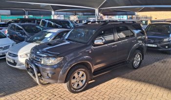 2011 Toyota Fortuner 3.0D-4D Auto full