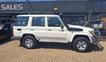 2015 Toyota Land Cruiser 76 4.5D-4D LX V8 Station Wagon full