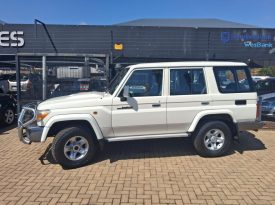 2015 Toyota Land Cruiser 76 4.5D-4D LX V8 Station Wagon