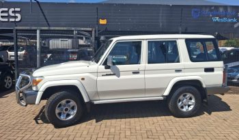 2015 Toyota Land Cruiser 76 4.5D-4D LX V8 Station Wagon full
