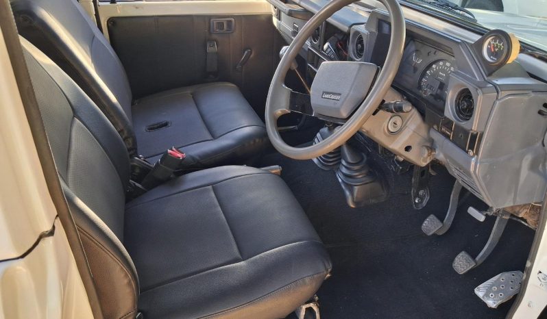 2004 Toyota Land Cruiser 70 4.2D full