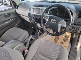 2015 Toyota Hilux 3.0D-4D Xtra Cab 4×4 Raider Legend 45