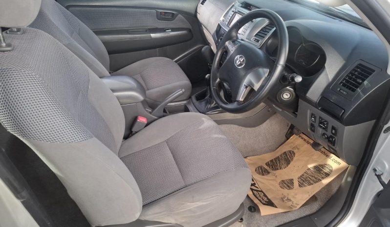 2015 Toyota Hilux 3.0D-4D Xtra Cab 4×4 Raider Legend 45 full