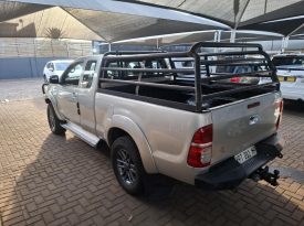 2015 Toyota Hilux 3.0D-4D Xtra Cab 4×4 Raider Legend 45