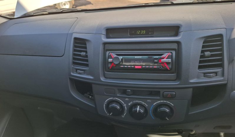 2015 Toyota Hilux 2.0 full