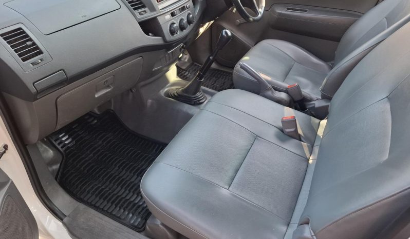 2015 Toyota Hilux 2.0 full