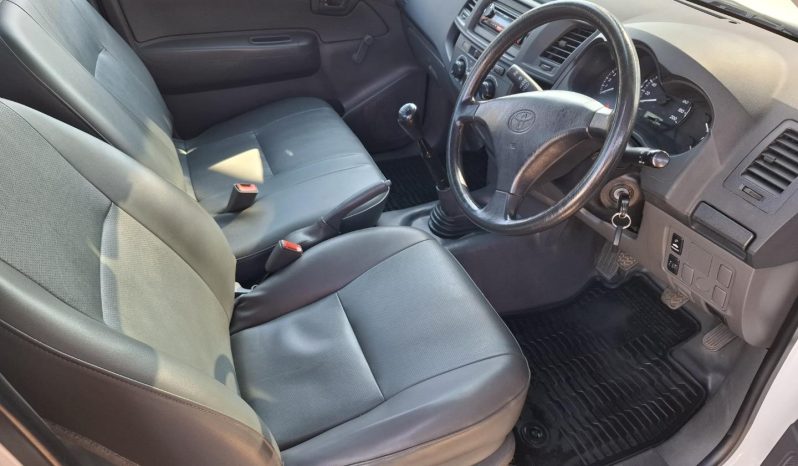 2015 Toyota Hilux 2.0 full