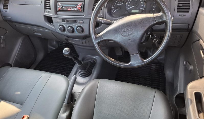 2015 Toyota Hilux 2.0 full