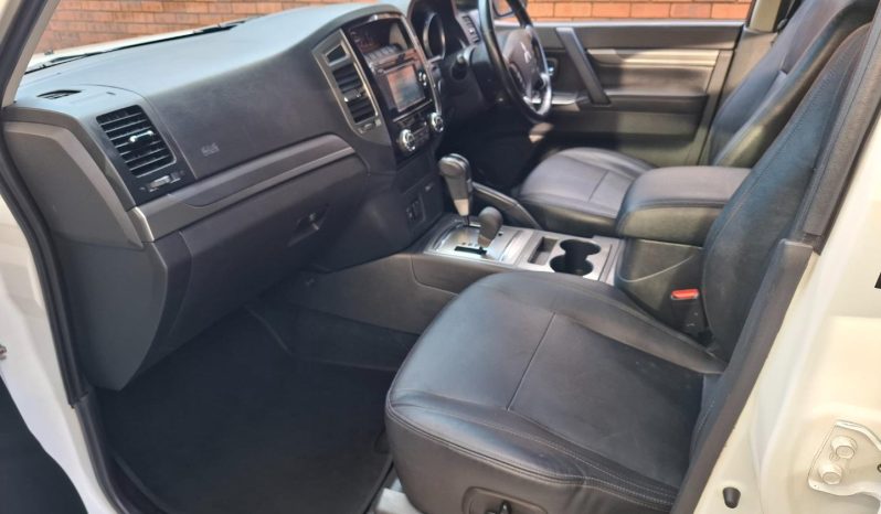 2015 Mitsubishi Pajero 5-Door 3.2DI-D GLS full