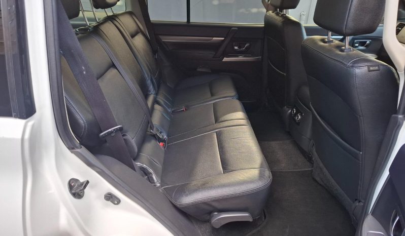 2015 Mitsubishi Pajero 5-Door 3.2DI-D GLS full